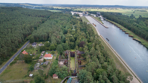 In the foreground you can see a lock of the serie of locks and in the background the two Niederfinow boat lifts 